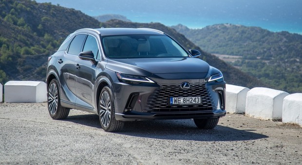 Największy i najdroższy SUV Lexusa sprzedaje się najlepiej