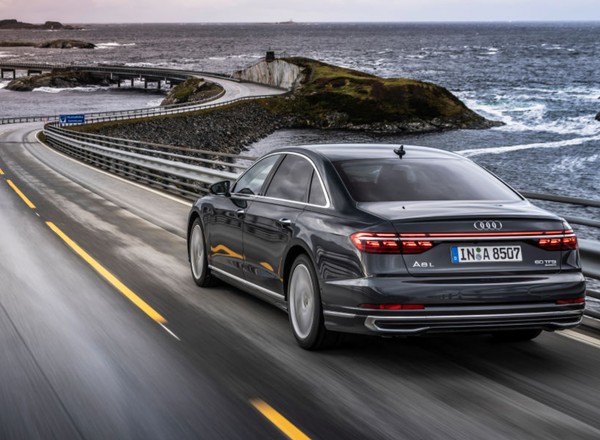 Audi A8 po liftingu – luksusową limuzyną po drogach Norwegii