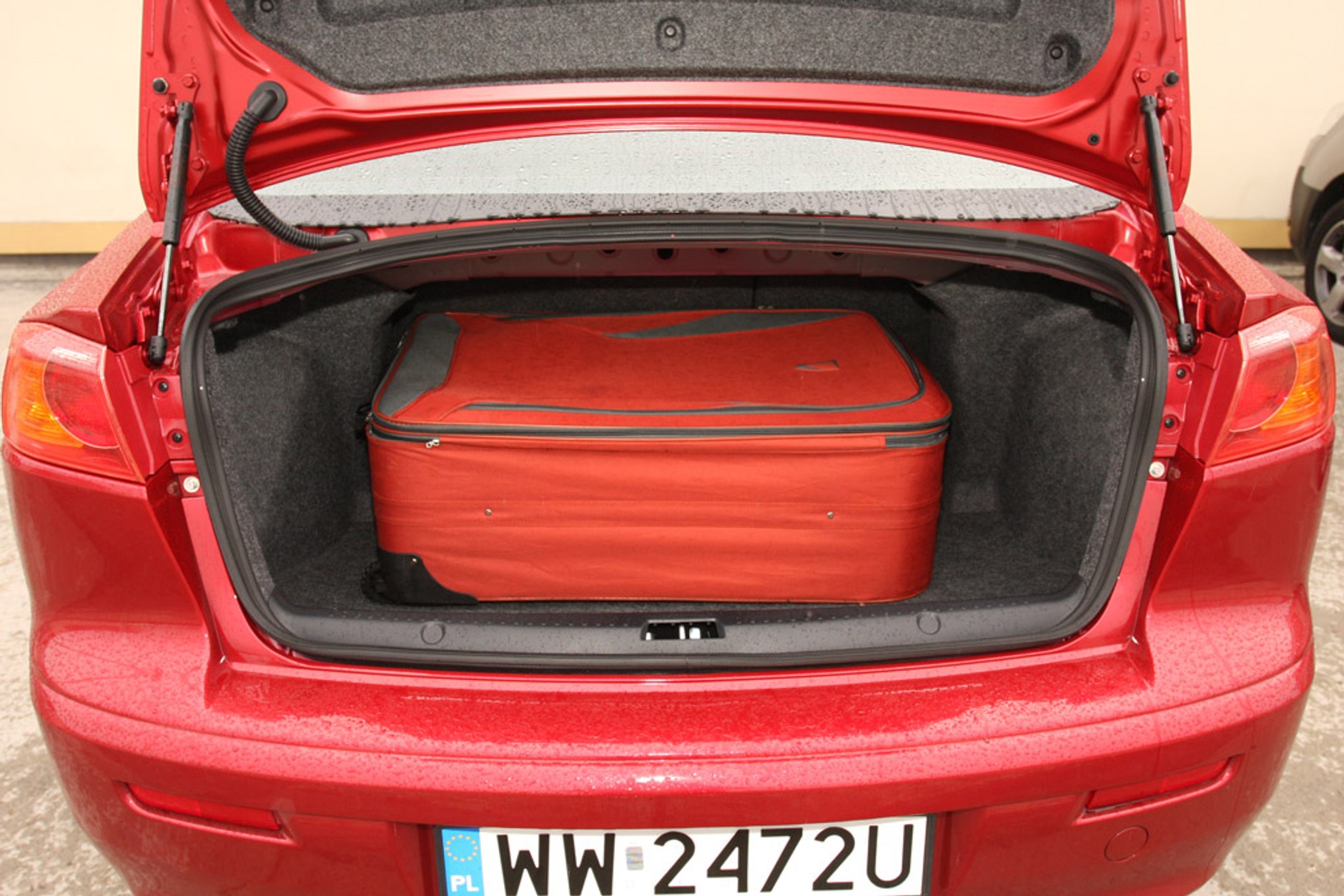 Ford Focus kontra Toyota Corolla i Mitsubishi Lancer: kompaktowy sedan? Dlaczego nie!