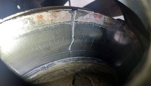 Diagnosta może mieć problemy. Osiem dni od badania technicznego popękały tarcze. Dwie!