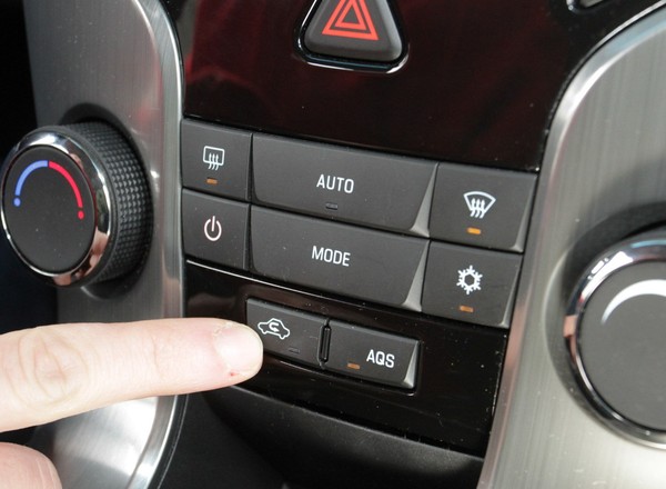 Tej funkcji w samochodzie nie nadużywaj. Oto, co się stanie, gdy nie wyłączysz w porę