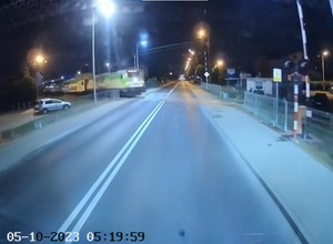 Kierowca autobusu zorientował się w ostatniej chwili. Blisko tragedii w Płocku