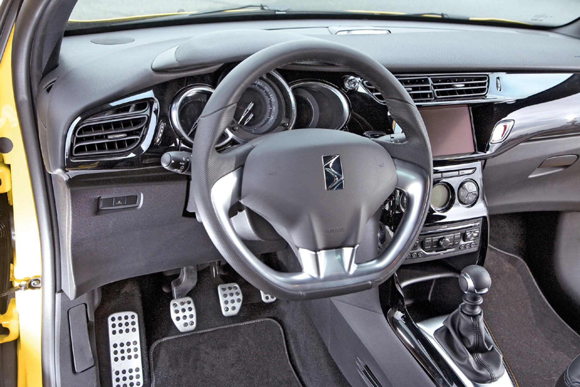 Modne, mocne maluchy: Citroen DS3 THP 150 kontra Abarth 500 i Mini Cooper