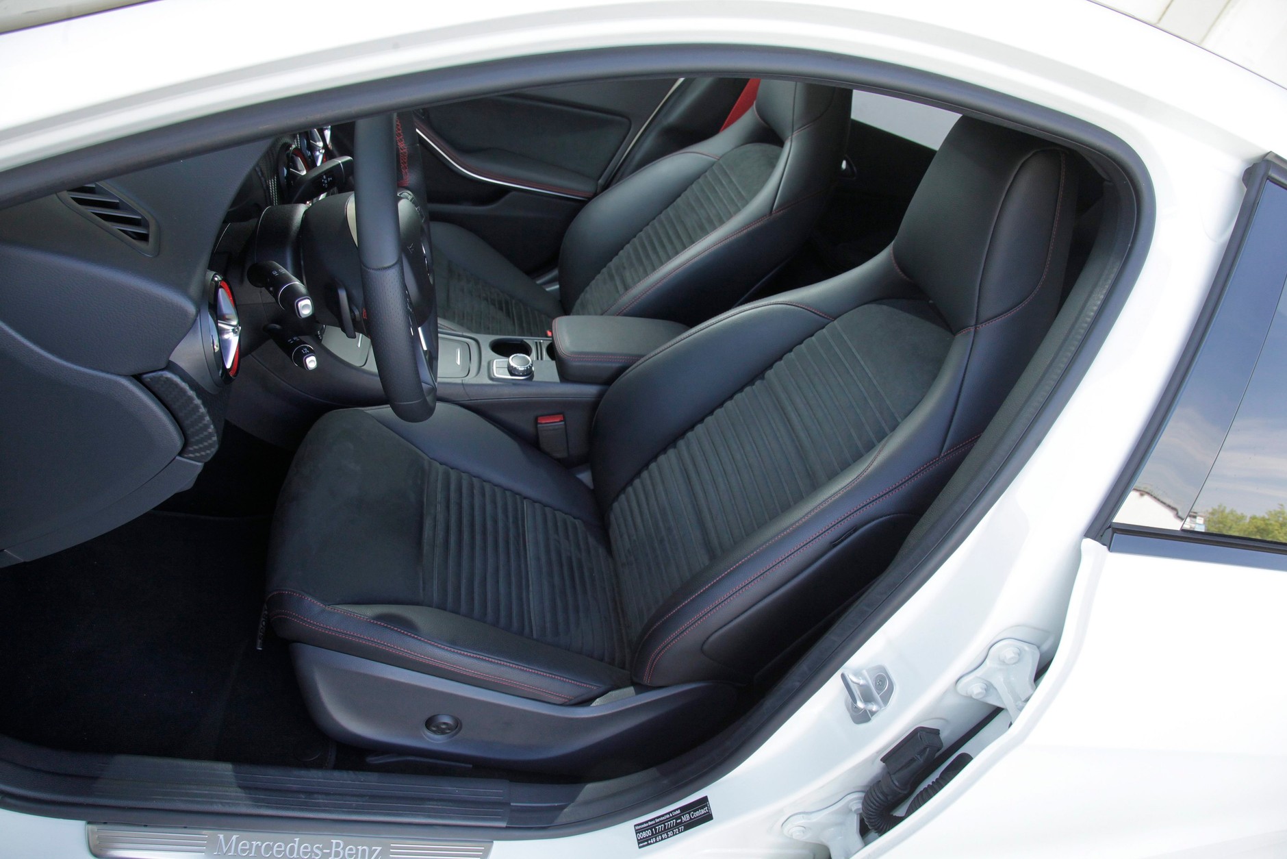 Porównanie: BMW 125i, Ford Focus ST, Mercedes A 250 Sport i VW Golf GTI