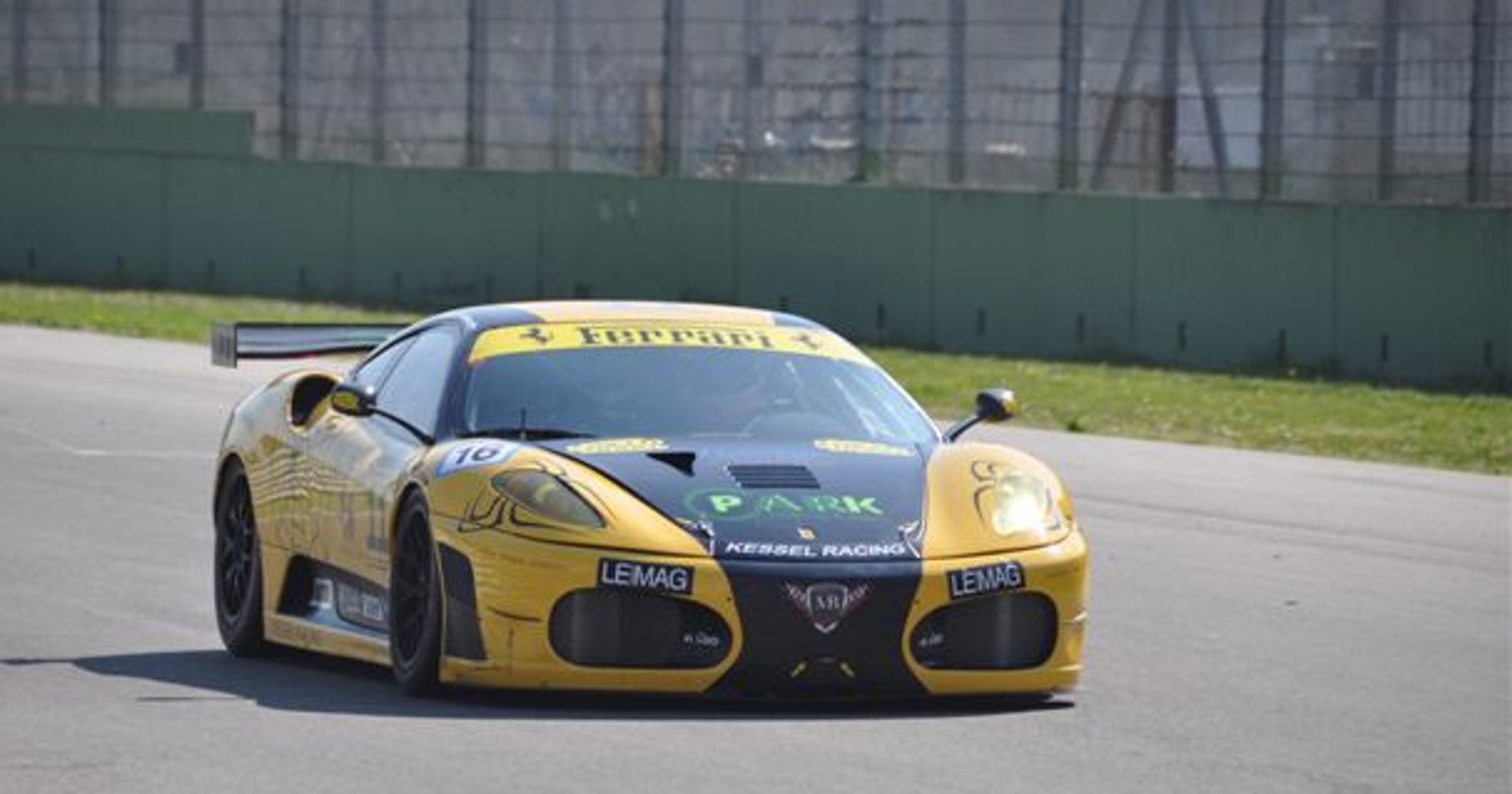 GT Open 2010: w Walencji samochodem z kirem na znak żałoby