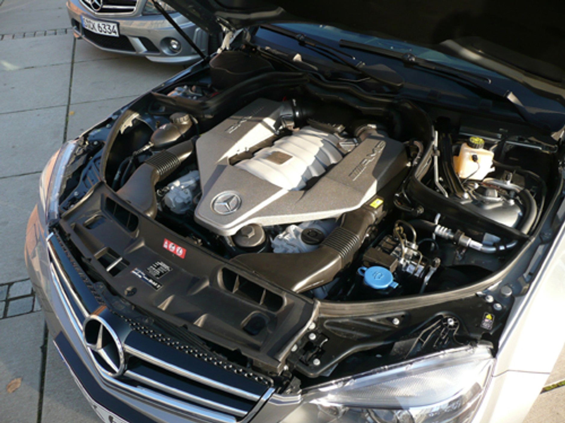 Mercedes C 63 AMG - Eksploduje mocą