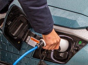 PGE porzuca elektromobilność, nie postawi nowych ładowarek. Co z Izerą?