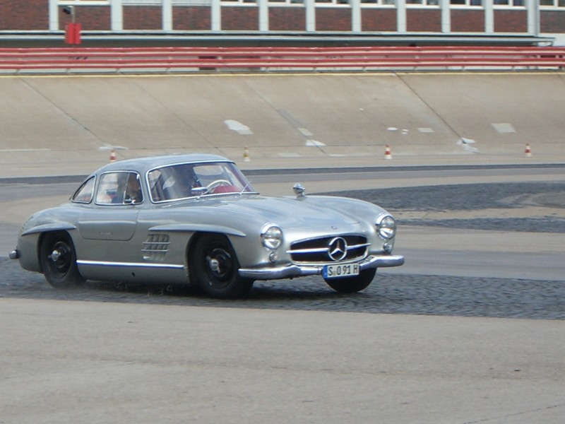Mercedes 300SL na zdjęciach