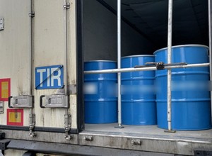 Wiózł beczki do Rosji. Inspektorzy zatrzymali go na autostradzie A2