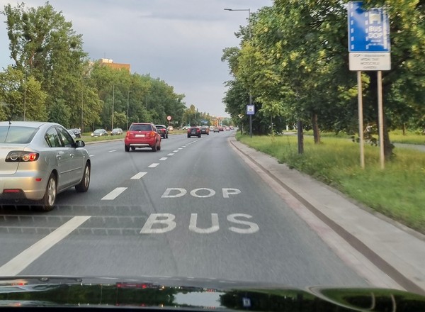 Koniec z elektrykami na buspasach. W Oslo zaczyna się ich robić za dużo