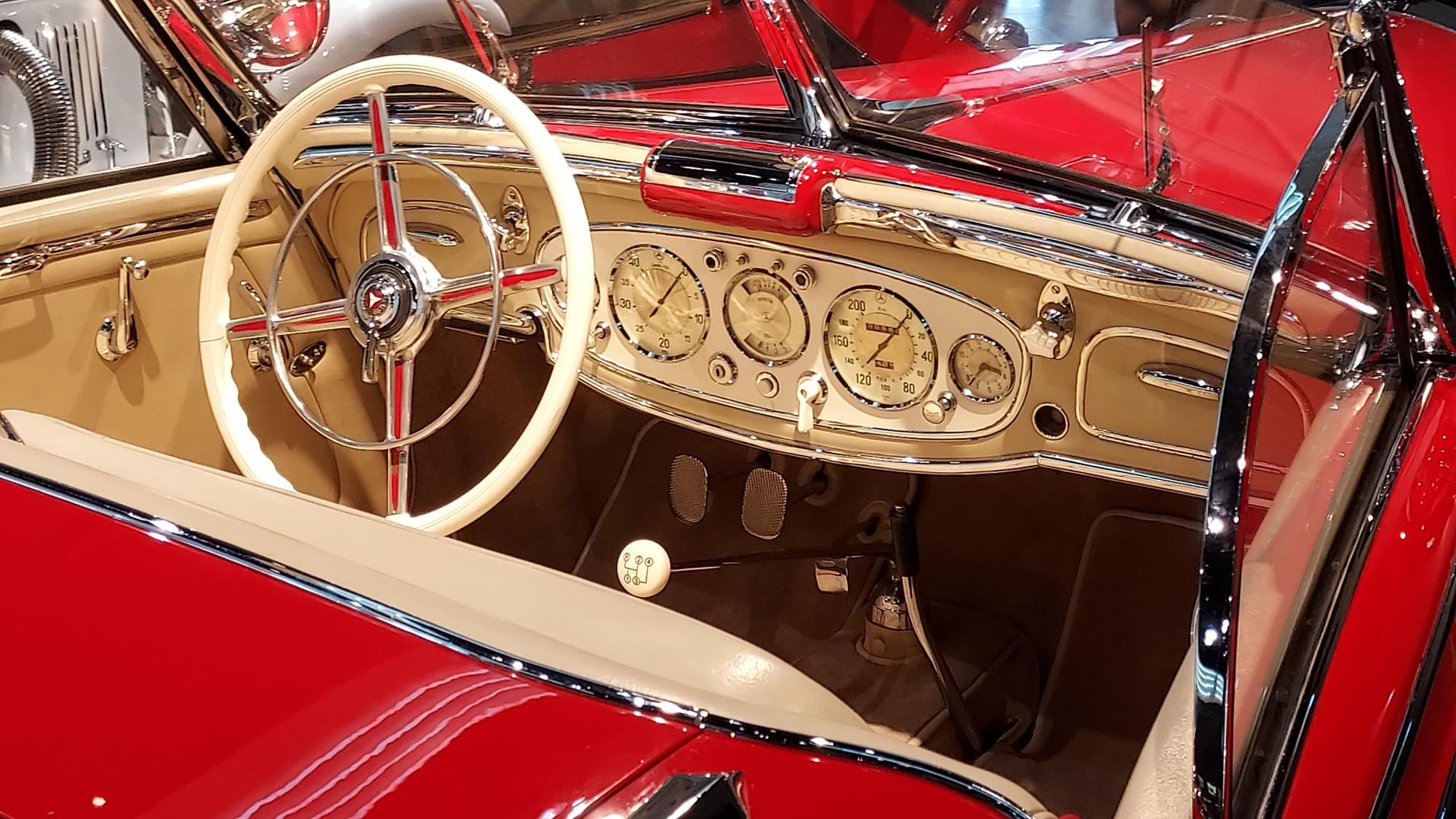 Mercedes 500 K z 1936 r. Deska rozdzielcza