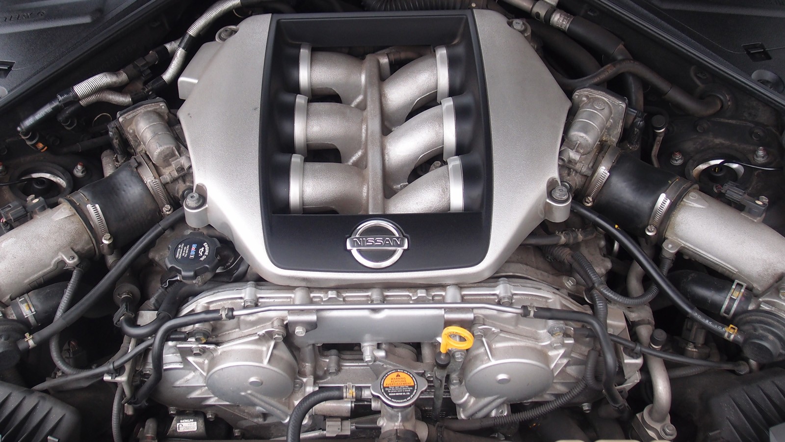 Tylko cztery osoby w fabryce Nissana mogą składać (ręcznie!) sześciocylindrowe silniki GT-R