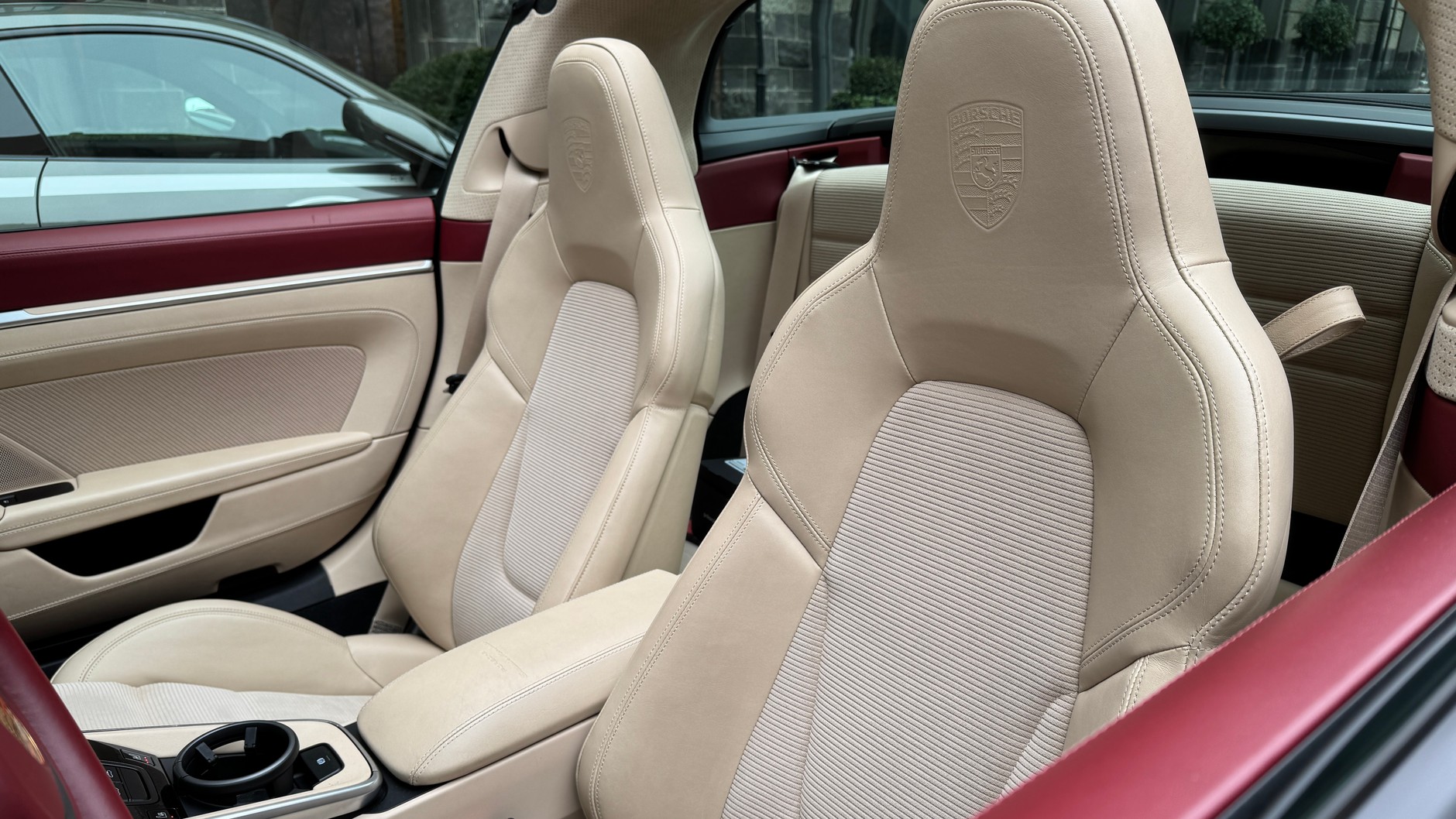 Porsche 911 Targa 4S Heritage Design Edition