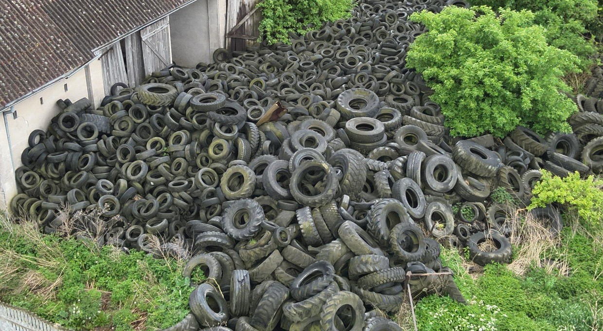 Inspektorzy WIOŚ dostali cynk o ogromnym składowisku. Mogą nałożyć aż 2 mln zł kary