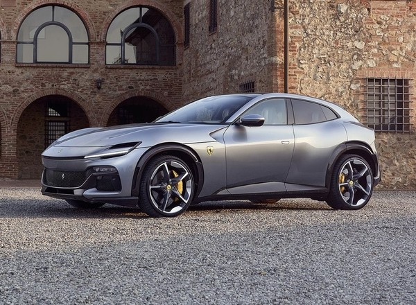Wbija w fotel nie tylko przyspieszeniem. Poznaliśmy cenę Ferrari Purosangue
