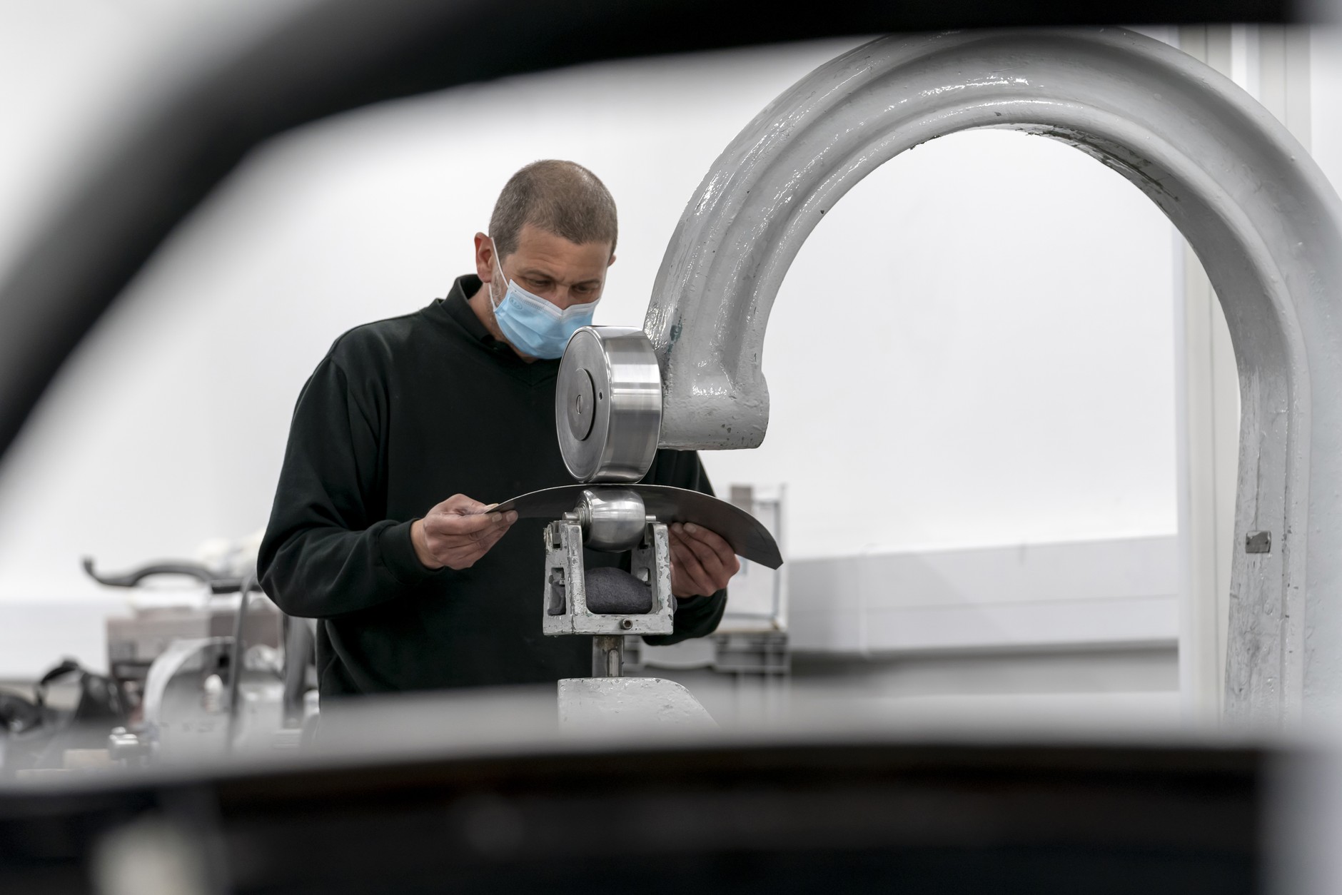 Aston Martin DB5 – najsłynniejsze auto Bonda – znów w produkcji