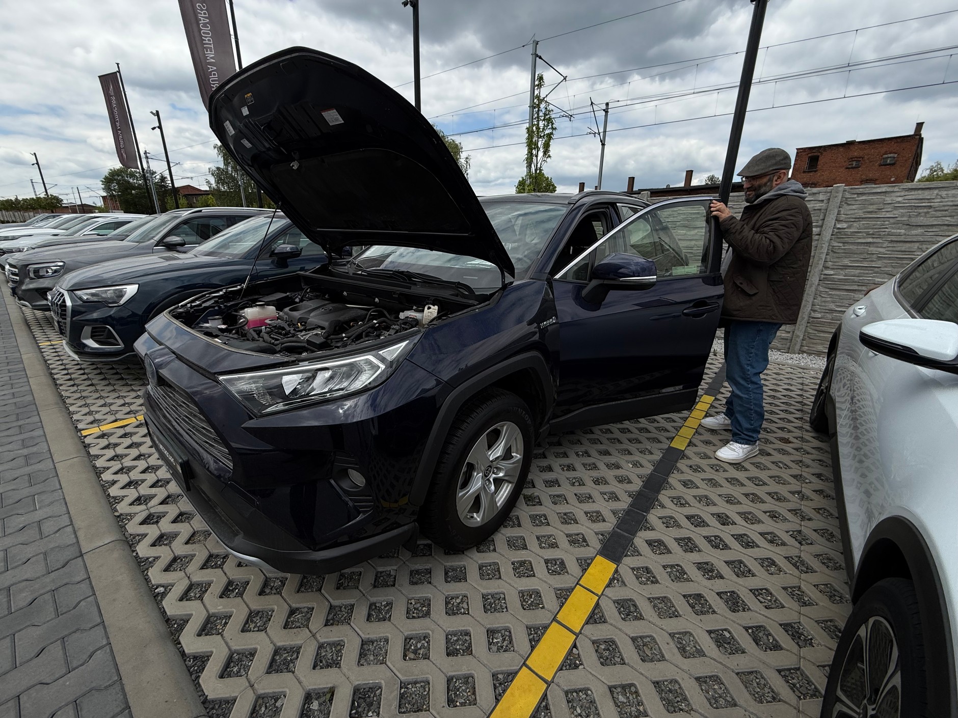 Toyota RAV4 z 2020 r. za 115 tys. 900 zł