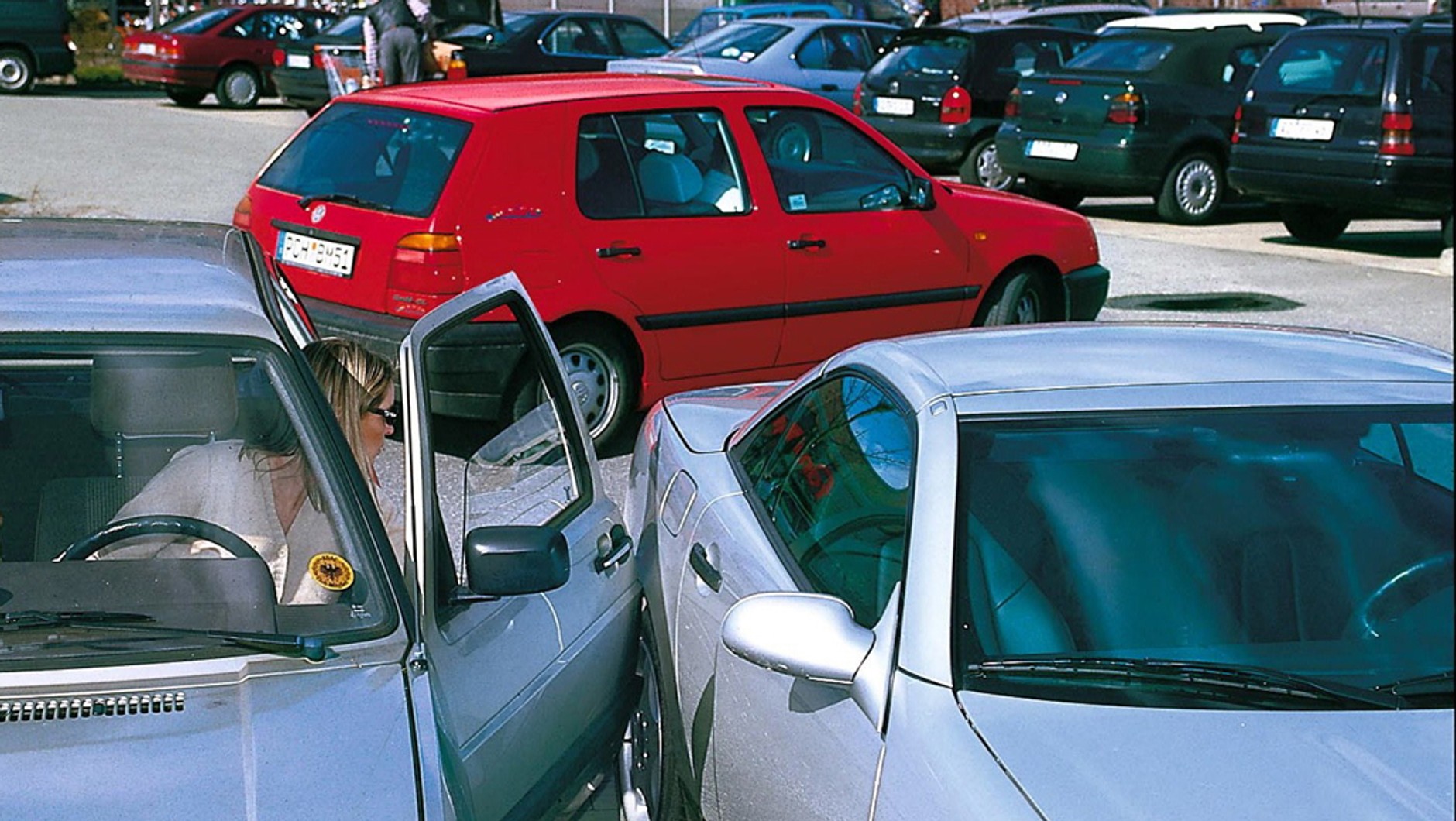 Kto zapłaci za szkodę na parkingu