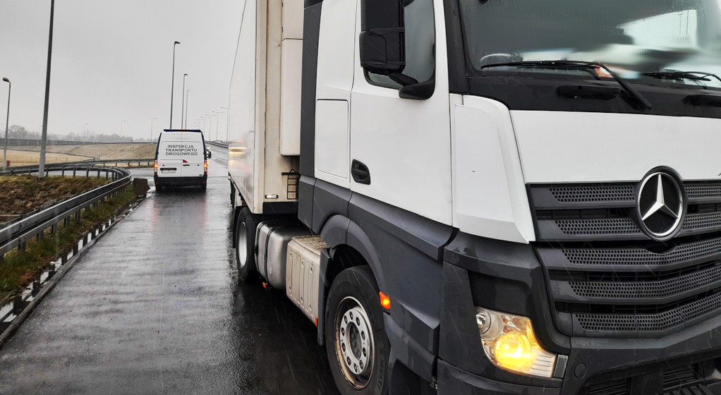 Kierowcy ciężarówki hiszpańskiego przewoźnika ignorowali przepisy regulujące czas jazdy