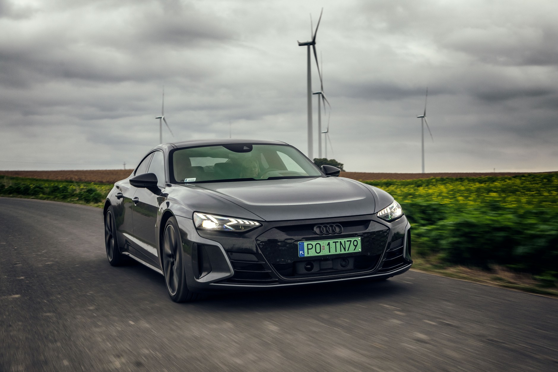 Way to zero -wejdź na farmę wiatrową z Volkswagenem