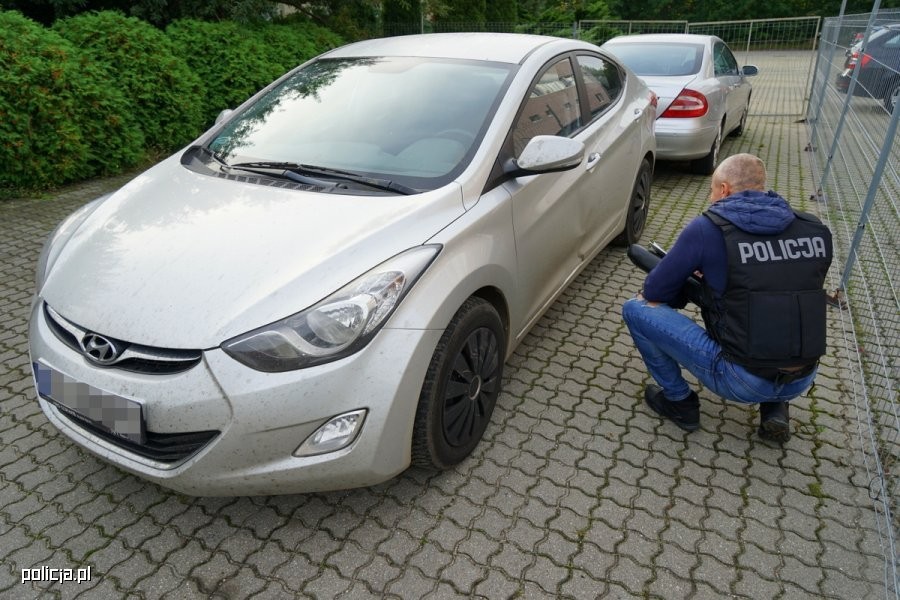 Areszt grupy wyłudzającej odszkodowania za pomocą leasingu aut