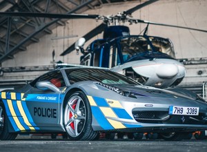 Czeska policja skonfiskowała Ferrari. Teraz to ich pościgowy radiowóz