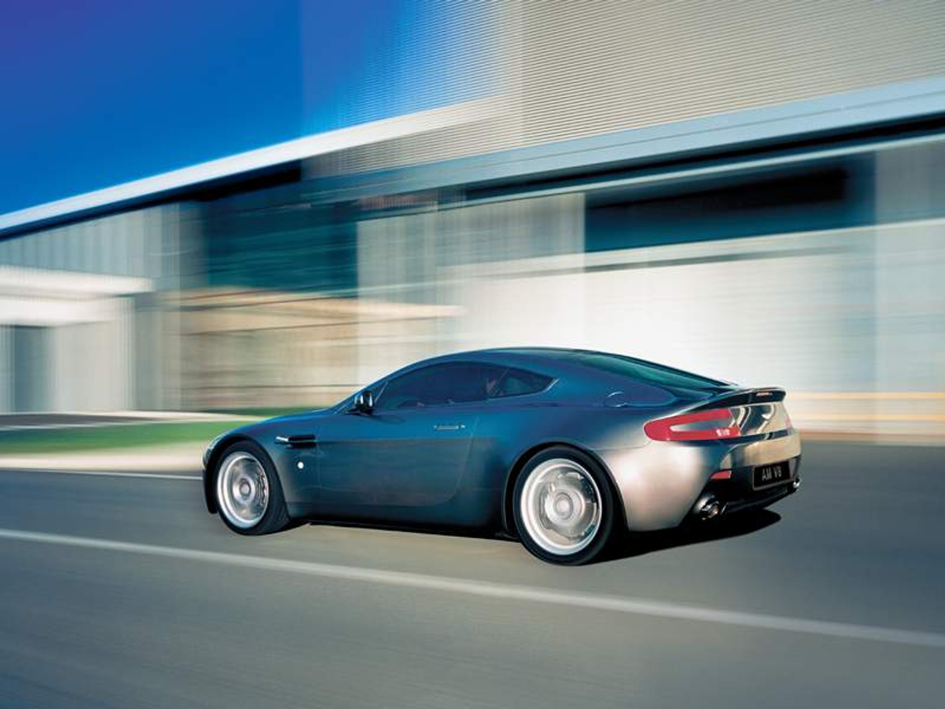 Aston Martin V8 Vantage: więcej mocy dla starszych wersji