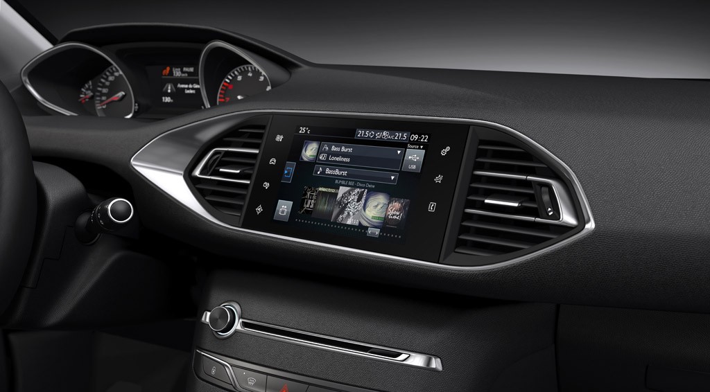 Peugeot 308 pokona Golfa