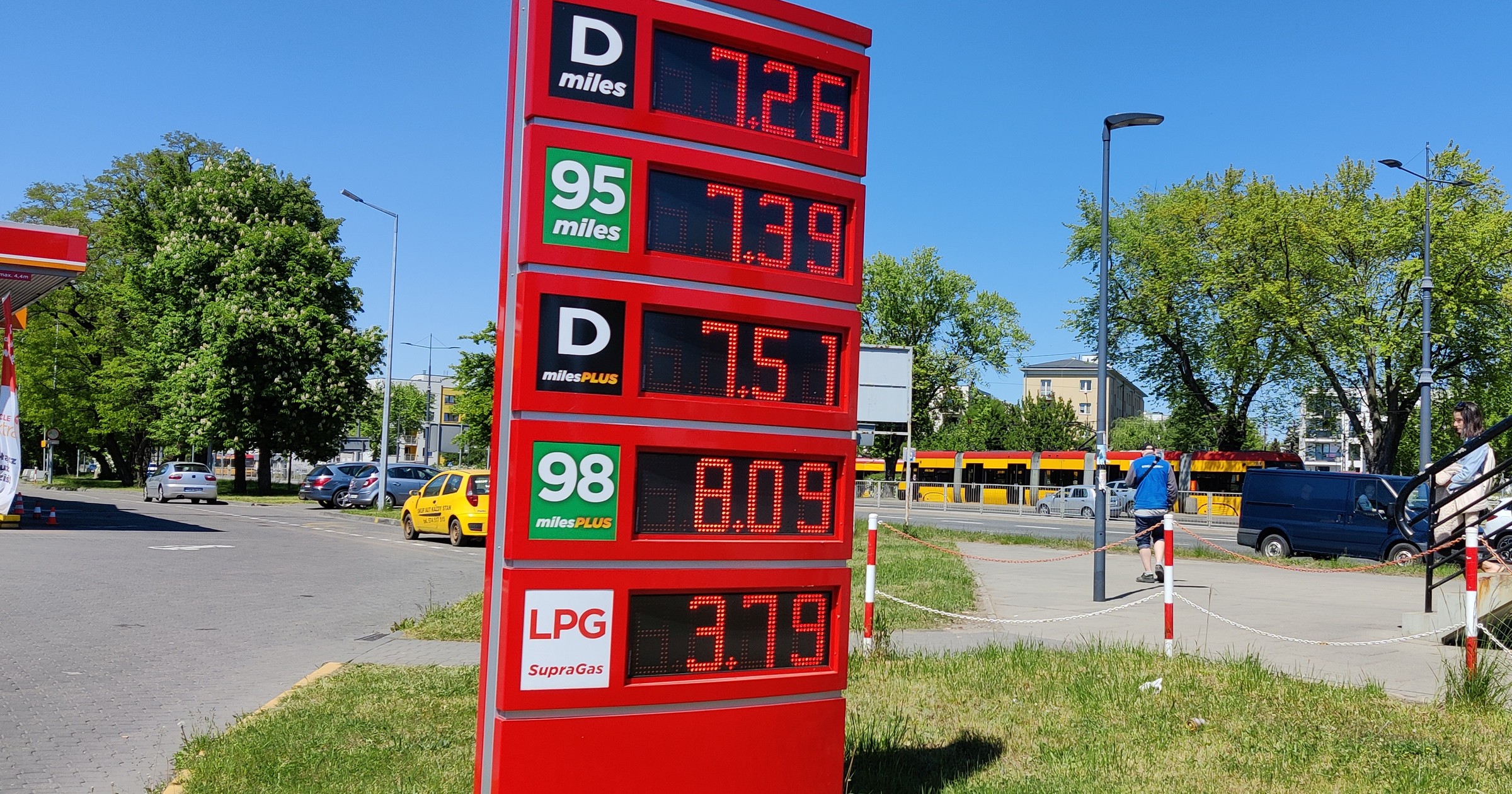 Corwz wyższe ceny na stacjach paliw