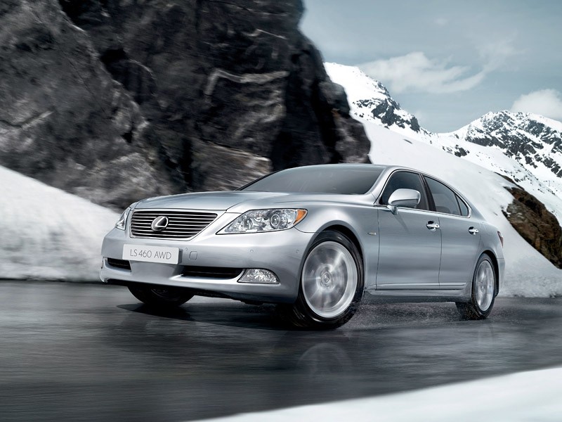 Lexus LS 460 AWD: topowy model z napędem 4x4 zadebiutuje w Moskwie