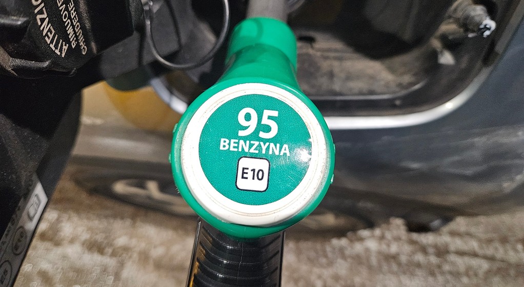 Tankowanie, benzyna E10