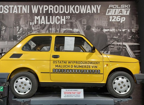 Ostatni wyprodukowany Maluch ma już 25 lat. Wygląda jak nowy i nie ma przebiegu