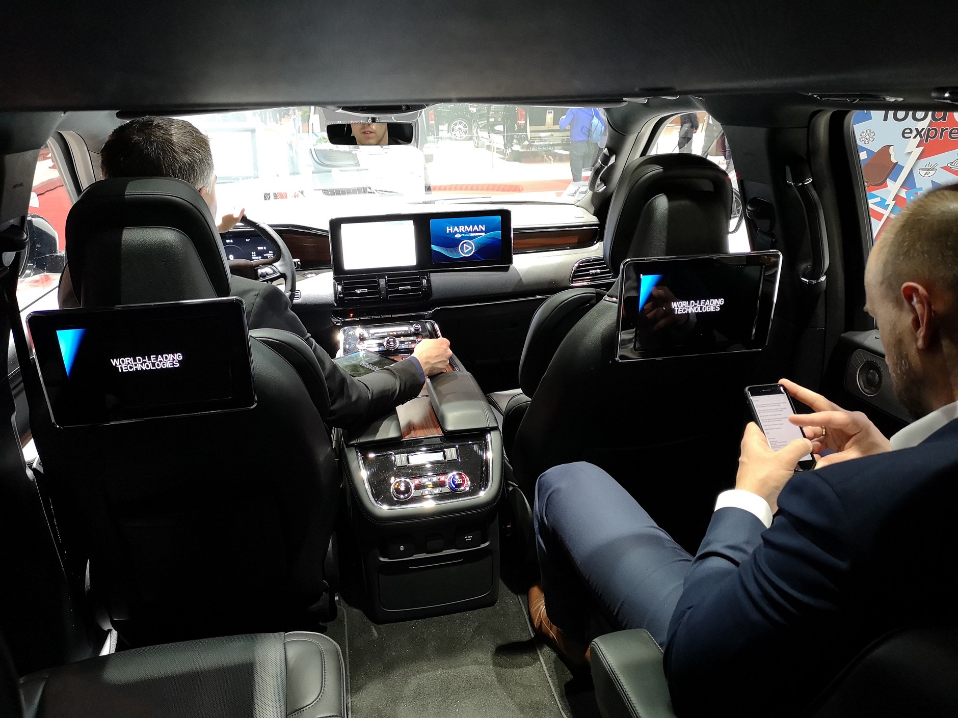Car audio w Genewie