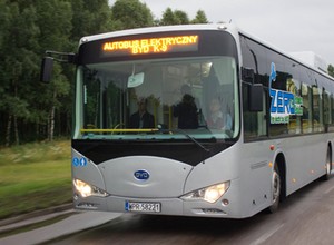 Chińskie pojazdy podbiją stolicę - kontrowersje wokół przetargu