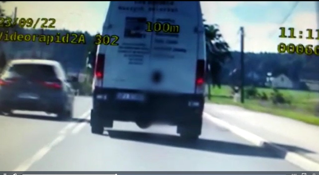 Kierowca Renault na odcinku 300 metrów zdołał dostać 25 punktów karnych