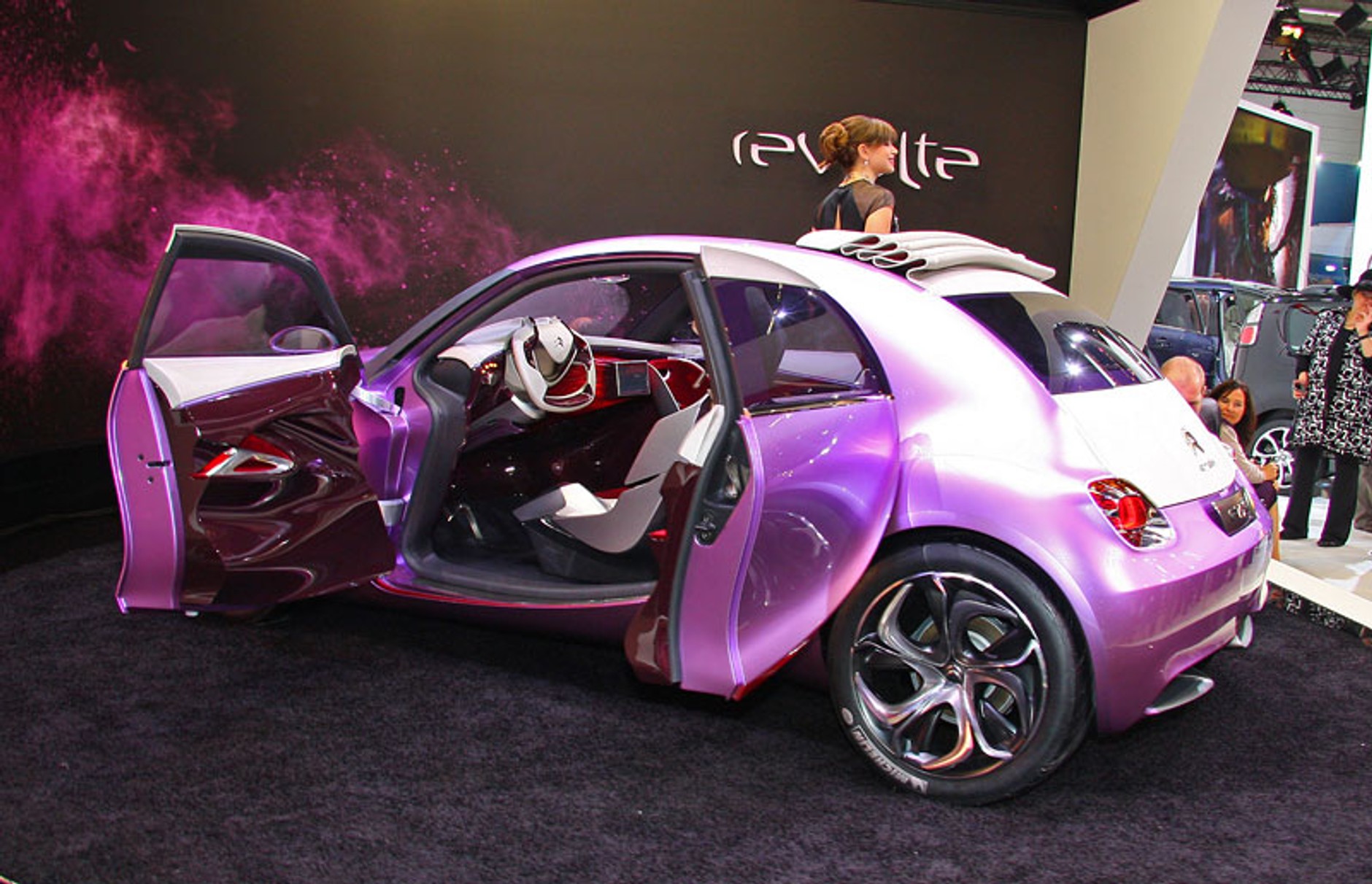 IAA Frankfurt 2009: prototyp Citroën REVOLTE - szczególnie dla pań... (fotogaleria)