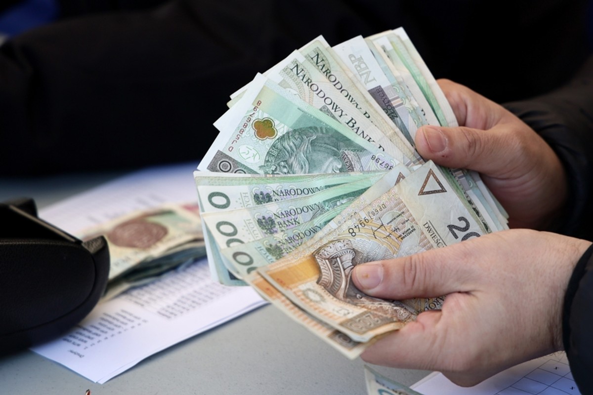 Wszyscy zaczęli gorączkowo szukać po domach tzw. książeczek typu F. Szczęśliwi ci, co je znajdą