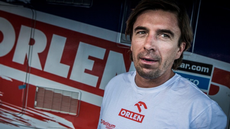 Dakar 2014: Dąbrowski jak burza, Małysz dachował (2. etap)