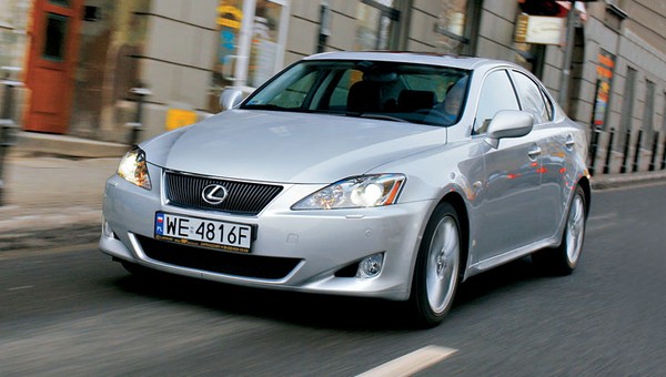 Lexus IS - solidne auto, poza wersją z dieslem