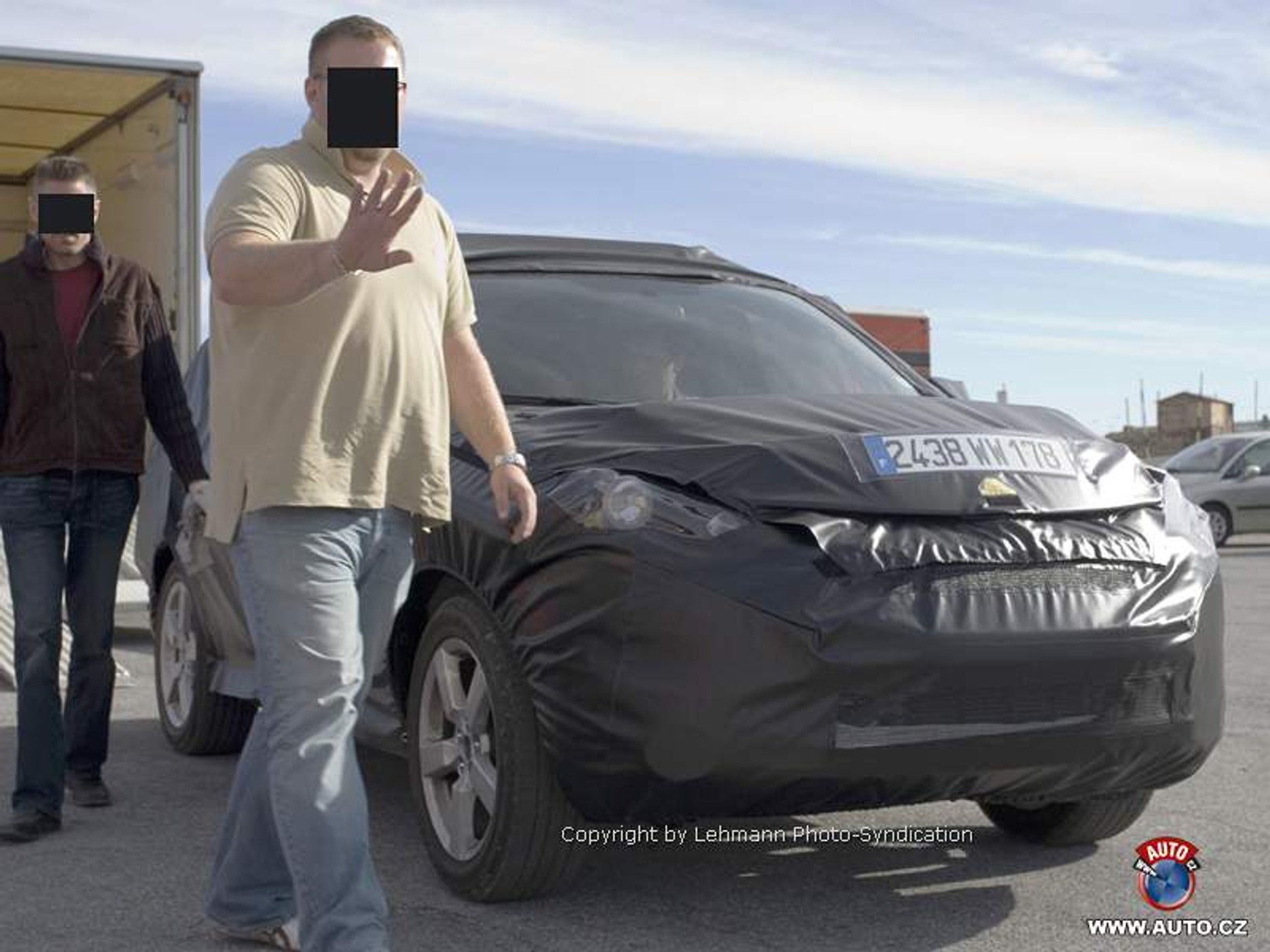 Zdjęcia szpiegowskie: nowe SUVy Peugeota i Citroena pojawią się w roku 2007