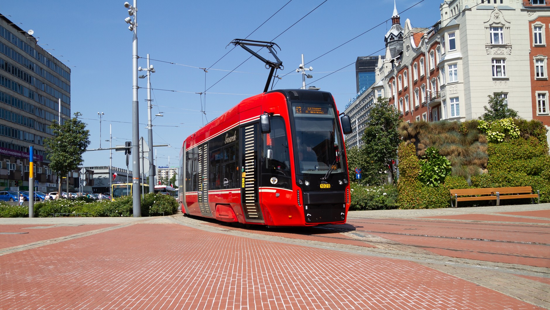 Kierowcy, stosujący zasadę, że duży ma zawsze pierwszeństwo wobec tramwajów, nie mają racji