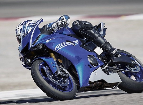 Nowa Yamaha YZF-R6 ostrzejsza i naszpikowana elektroniką