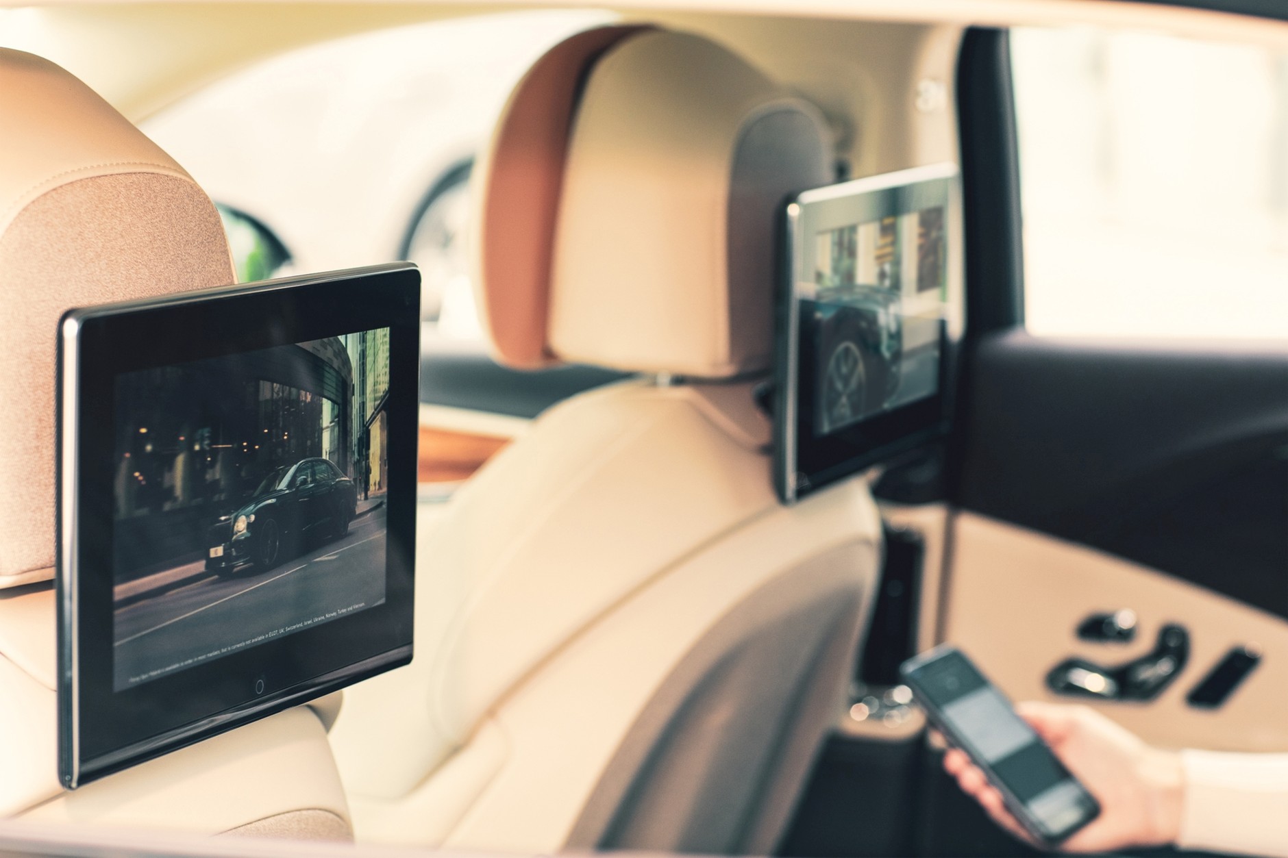 Bentley Rear Entertainment - nowe ekrany 10,1"