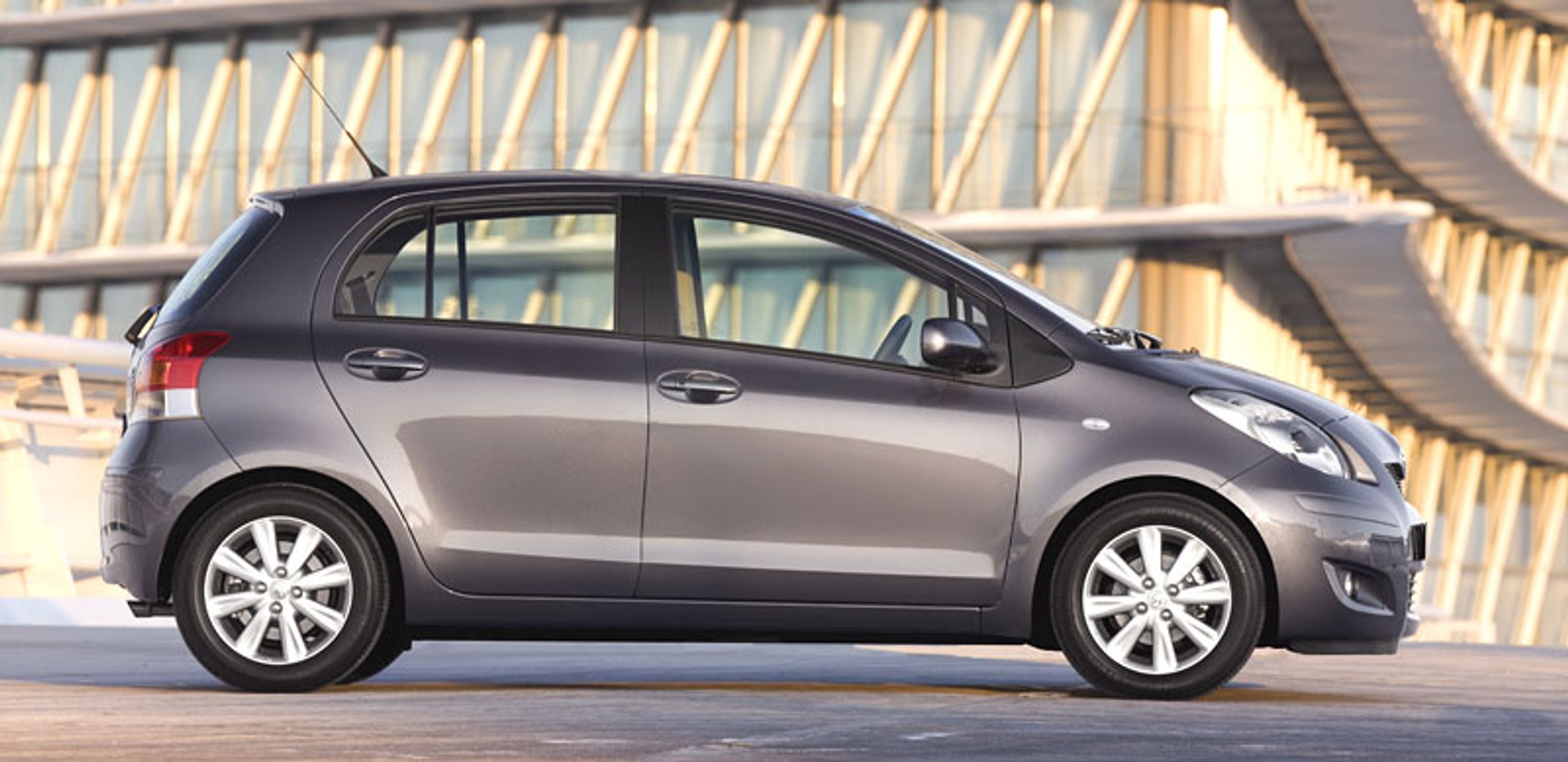 Bolonia 2008: Toyota Yaris FL, nowy silnik 1,33 Dual VVT-i i niższe zużycie paliwa