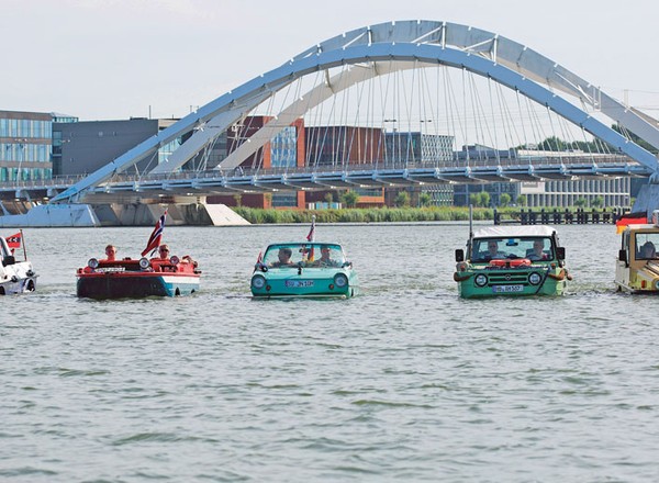 Pływające samochody - Dutton Surf, GAZ-46, Amphicar XL, Beijing Jeep i RMZ Amphi-Ranger