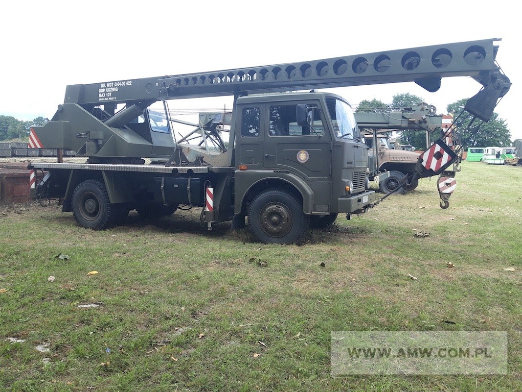 Żuraw DS.-0101R na samochodzie Jelcz 325 (udźwig 10 t): 1985 r., 35 tys. zł