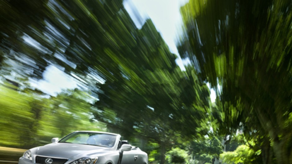 LEXUS IS 250C: Pociągające otwarcie