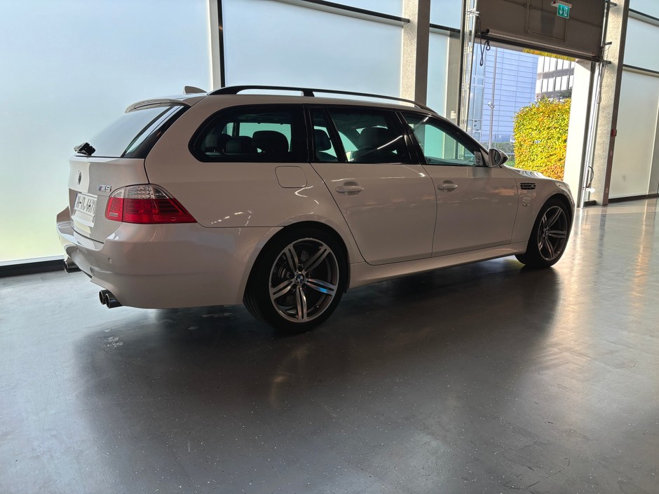 BMW M5 Touring E61