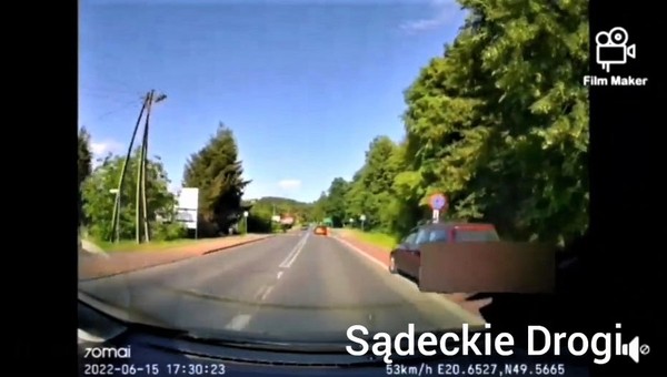 Gdy policjanci to zobaczyli, od razu podjęli czynności. Ten kierowca chyba oszalał! [Nagranie]