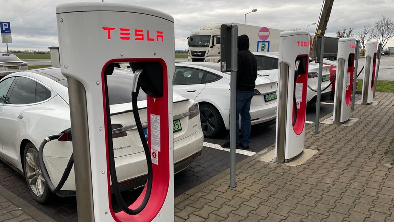 Przedświąteczny "zlot" kierowców Tesli na Superchargerze